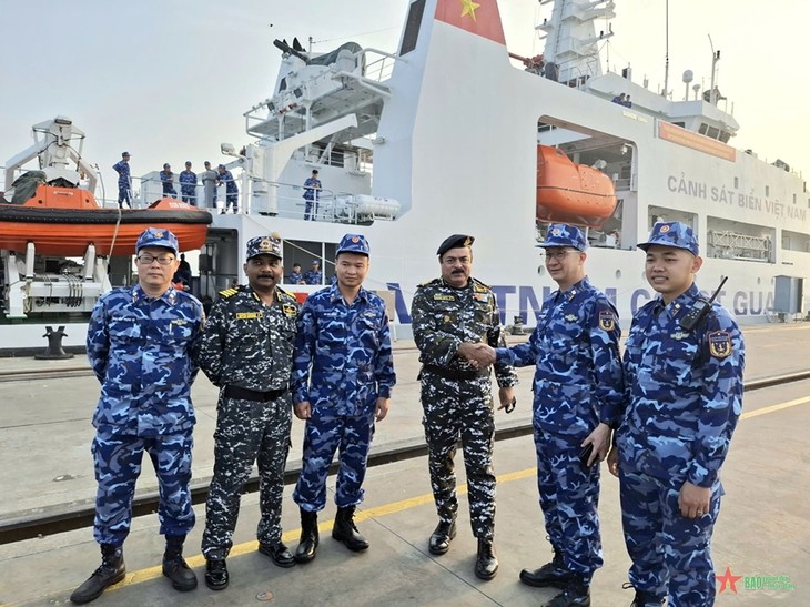 海警8005舰友好访问印度海岸警卫队 - ảnh 1