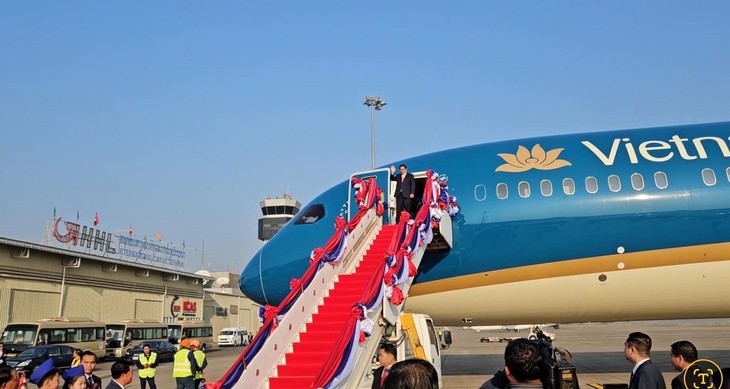 范明政抵达万象，开始访问老挝 - ảnh 1