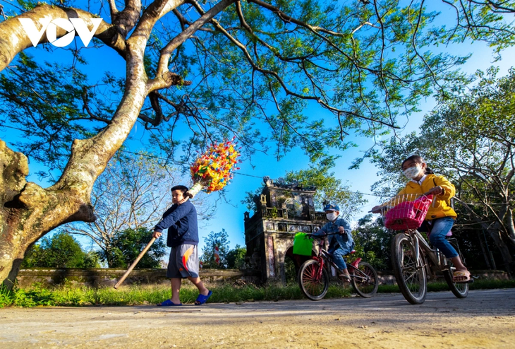 春节前夕造访顺化市青仙纸花村 - ảnh 6