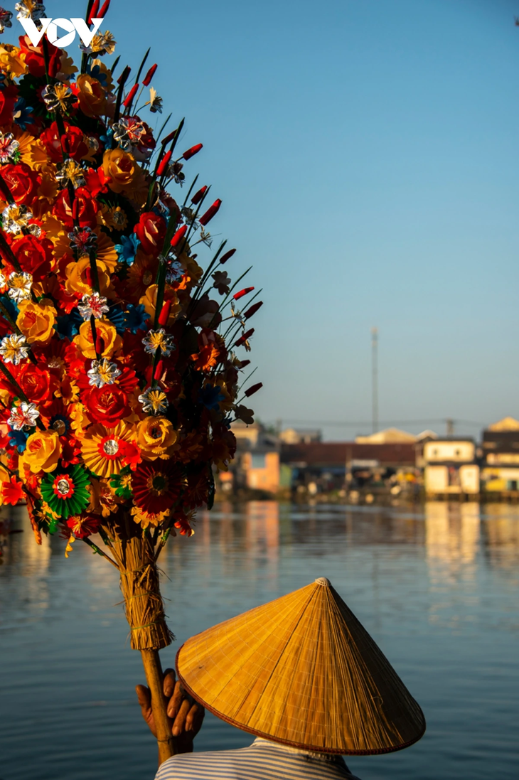 春节前夕造访顺化市青仙纸花村 - ảnh 7