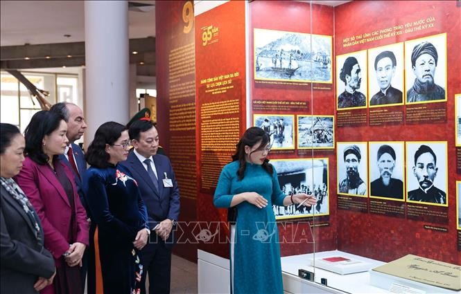 “越南共产党——与民族同行95年”展开幕 - ảnh 1