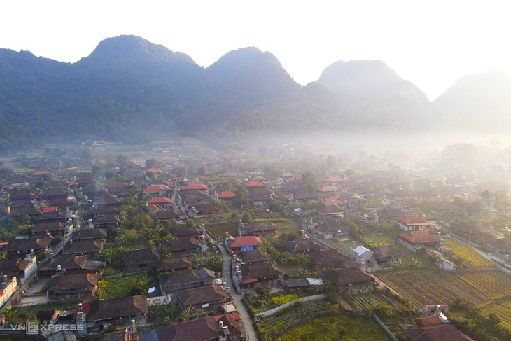 房子朝同一方向的村庄-琼山村 - ảnh 1