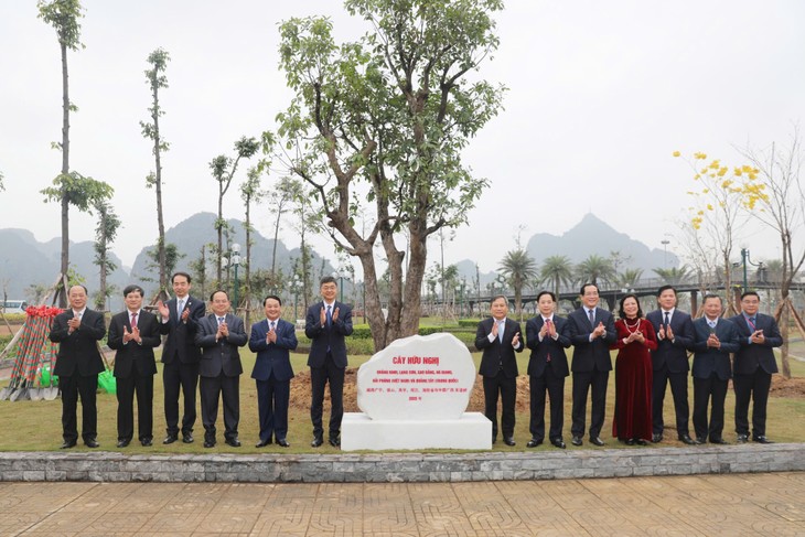 2025年越南边境四省与中国广西党委书记新春会晤在广宁省举行 - ảnh 1