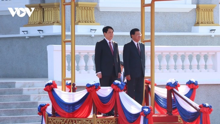 梁强对老挝进行国事访问的正式欢迎仪式 - ảnh 1