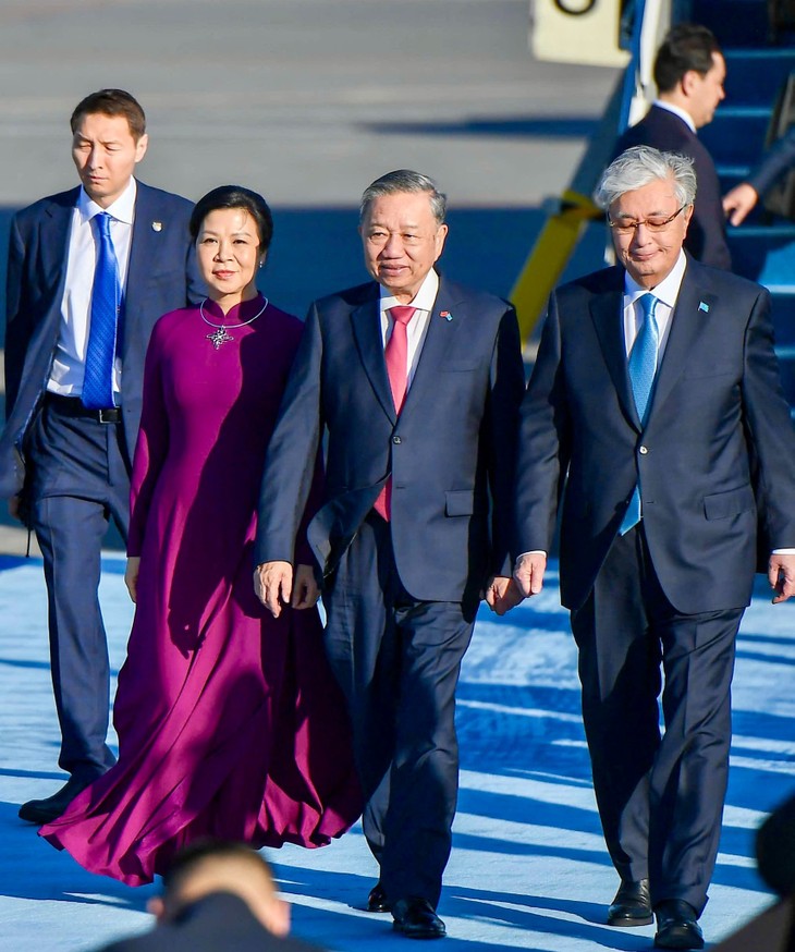 苏林开始对哈萨克斯坦进行国事访问 - ảnh 2