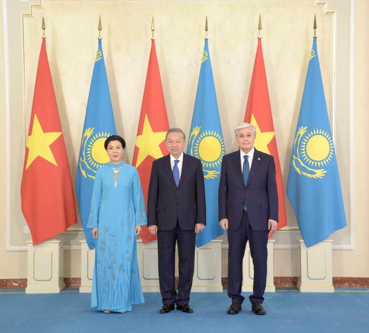 苏林出席哈萨克斯坦总统举行的欢迎仪式 - ảnh 5