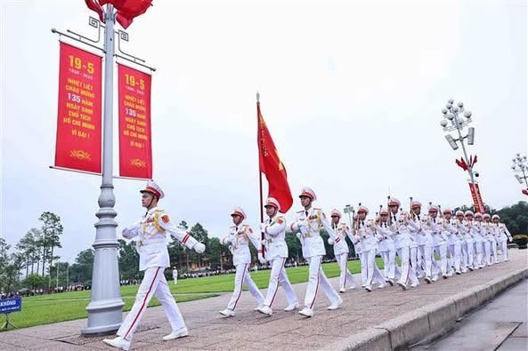 组图：向国旗敬礼特别活动在巴亭广场举行 - ảnh 2