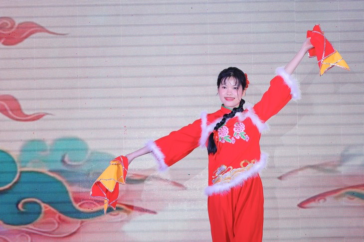 “汉语桥”——沟通语言   传播越中友谊 - ảnh 7