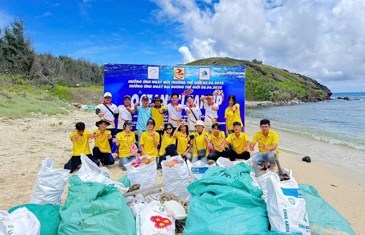 平顺省举行海滩清洁活动 - ảnh 1