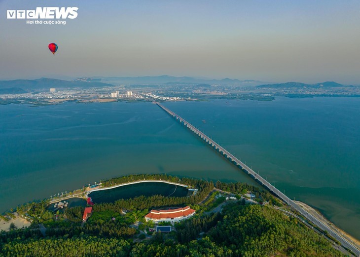 平定沿海公路风景如画 - ảnh 2