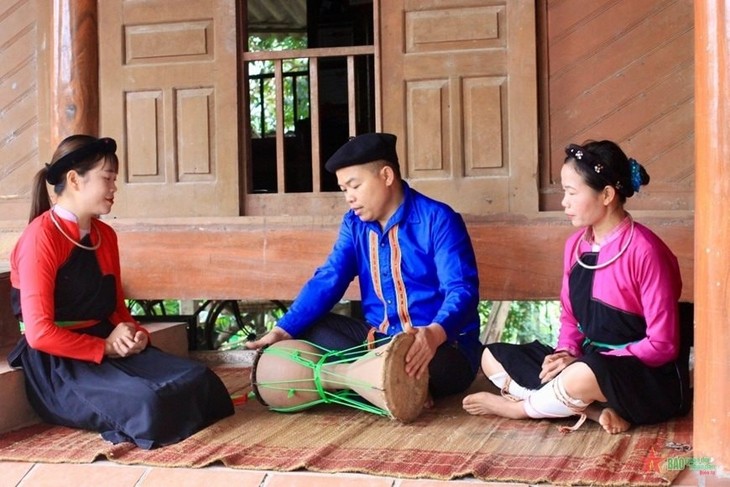 到安富与高兰族同胞共享民间歌舞 - ảnh 2