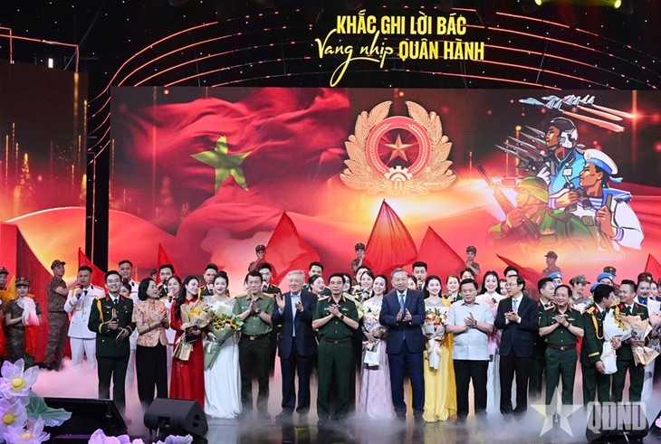 苏林出席“铭记胡伯伯教诲、高唱行军进行曲”艺术晚会 - ảnh 1