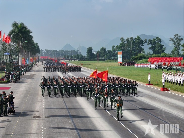 为参加八月革命暨九二国庆80周年阅兵式的各国军事代表团提供最佳保障 - ảnh 1