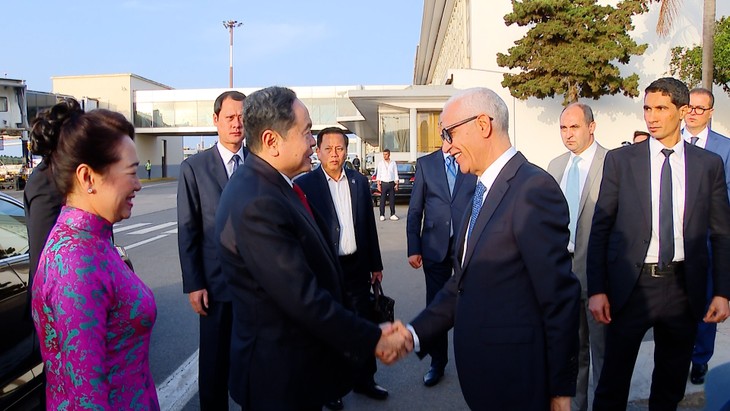 陈青敏与夫人抵达拉巴特 开始对摩洛哥进行正式访问 - ảnh 1