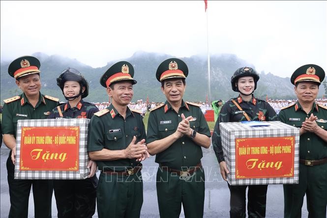 潘文江主持国庆阅兵综合训练 - ảnh 1