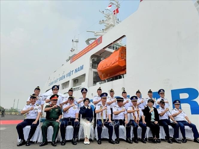 越南海警8001号舰访问印尼 - ảnh 1