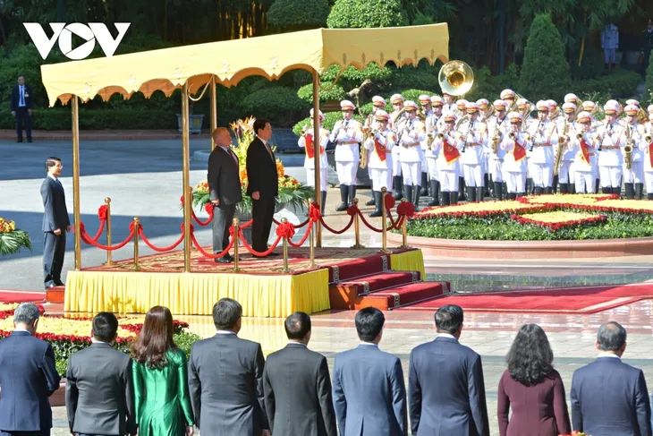 梁强主持仪式，欢迎约旦国王阿卜杜拉二世·本·侯赛因到访 - ảnh 2