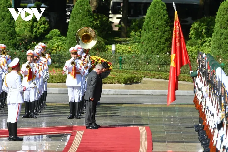 梁强主持仪式，欢迎约旦国王阿卜杜拉二世·本·侯赛因到访 - ảnh 3