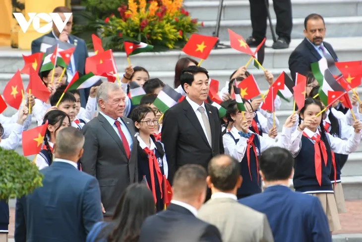 梁强主持仪式，欢迎约旦国王阿卜杜拉二世·本·侯赛因到访 - ảnh 5