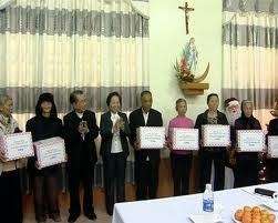 Suasana menyambut Hari Natal 2011 di Vietnam - ảnh 2