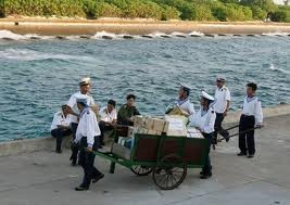 Bingkisan dari daratan untuk bersama para prajurit di pulau Nam Yet di Kepulauan Truong Sa merayakan Hari Raya Tet Tradisional - ảnh 1