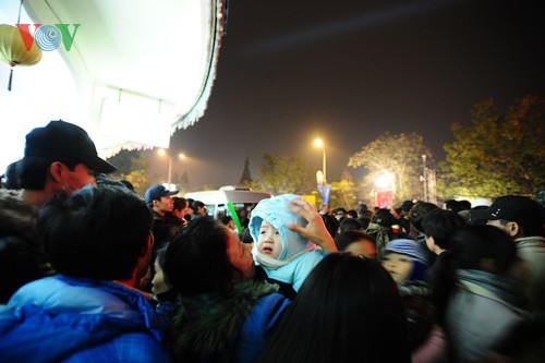 Suasana Tahun Baru di kota Hanoi - ảnh 7