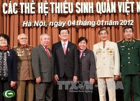 Presiden Truong Tan Sang menghadiri pertemuan berbagai generasi mantan tentara pelajar Vietnam - ảnh 1