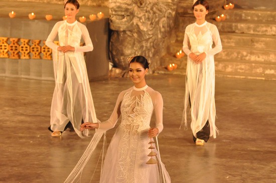 Pesta Busana Ao Dai - 