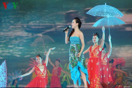 Festival Carnaval Ha Long - 2012 dengan tema 