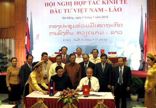 Konferensi kerjasama ekonomi dan investasi Vietnam – Laos 2012 - ảnh 1