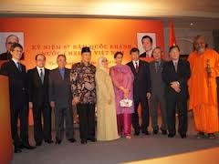 Aktivitas peringatan Hari Nasional Vietnam di Laos dan India - ảnh 2