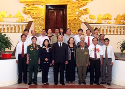 Deputi PM Vietnam Nguyen Xuan Phuc menerima delegasi orang yang berjasa dari provinsi Dak Lak - ảnh 1