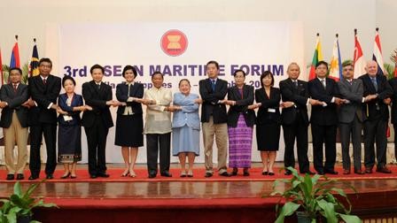 Vietnam  hadiri Forum Maritim ASEAN dan Forum Maritim ASEAN yang diperluas  - ảnh 1