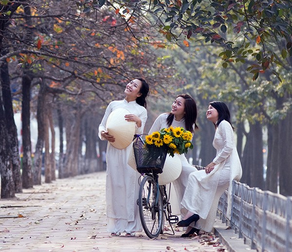 Keindahan musim Rontok di kota Hanoi - ảnh 10