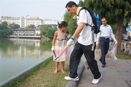 Seorang Jepang yang mencintai danau Hoan Kiem - ảnh 1