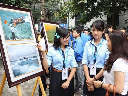 Hari Pesta Mahasiswa dengan laut dan pulau kampung halaman - ảnh 1