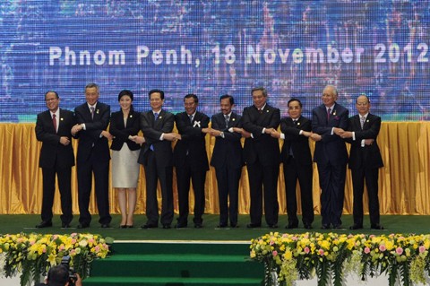 Pembukaan Konferensi Tingkat Tinggi ASEAN ke-21 di Kamboja - ảnh 2