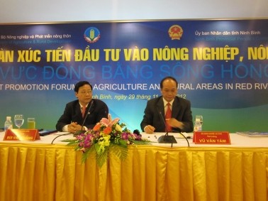 Deputi PM Vu Van Ninh menghadiri konferensi promosi investasi di provinsi Ninh Binh - ảnh 1