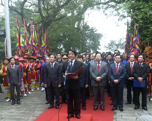 Melaporkan jasa kepada para Raja Hung - ảnh 1