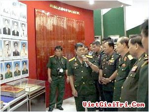 Markas Komando Daerah Militer 7, Kemhan Vietnam mengadakan temu pertukaran dengan para mantan mahasiswa Kamboja - ảnh 1