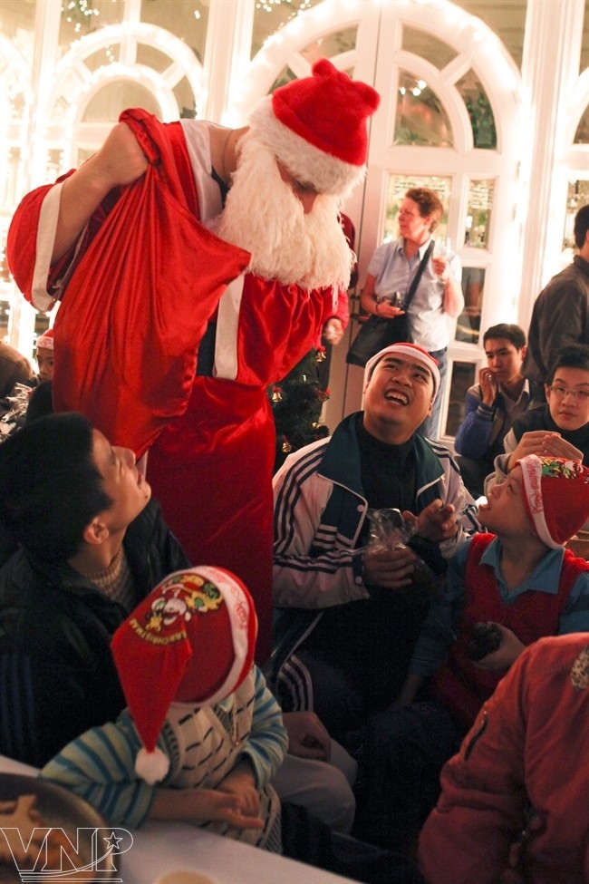 Ramainya suasana Natal 2012 di kota Hanoi - ảnh 12