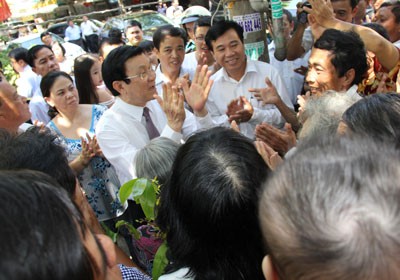 Presiden Vietnam Truong Tan Sang mengunjungi dan mengucapkan selamat Tahun Baru di provinsi Binh Duong - ảnh 1