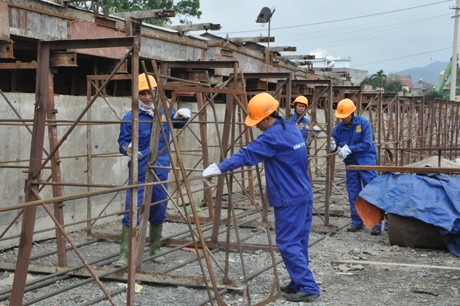 Suasana kerja yang bergelora pada awal tahun di berbagai daerah - ảnh 1