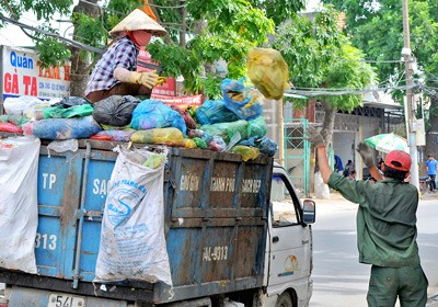 Lokakarya internasional tentang “Teknologi menangani dan mengelola sampah padat” - ảnh 1