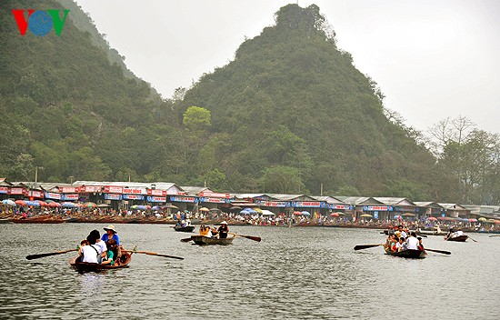 Sungai Yen pada musim pesta awal tahun - ảnh 9