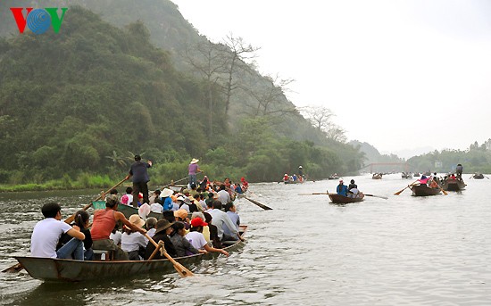 Sungai Yen pada musim pesta awal tahun - ảnh 10