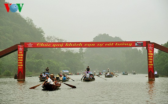 Sungai Yen pada musim pesta awal tahun - ảnh 6