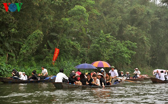 Sungai Yen pada musim pesta awal tahun - ảnh 7