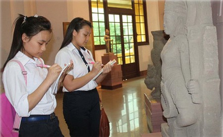 Gelanggang bagi kalangan muda pecinta sejarah dan kebudayaan bangsa - ảnh 2