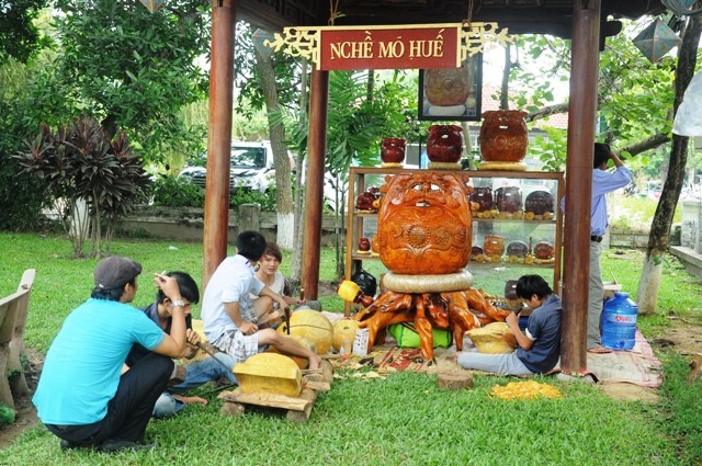 Festival kerajinan tradisional Hue 2013: “Intisari kerajinan Vietnam” - ảnh 1